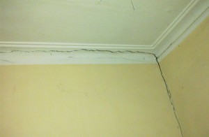 xử lý vết nứt tường nhà