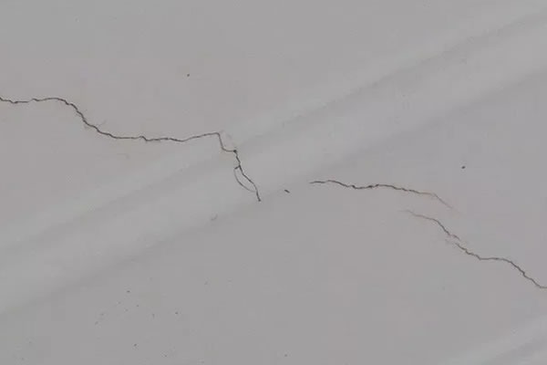 Cách xử lý tường nhà mới xây bị rạn nứt chân chim hiệu quả nhất 1 1547542759 vi sao tuong nha bi n