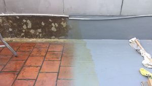 Có nên lát gạch chống thấm sân thượng hay không?