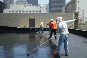 Cách thi công chống thấm sân thượng bằng nhựa đường tối ưu